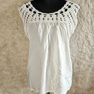 Solitaire Women's White Crochet Neck Tank Top Size M